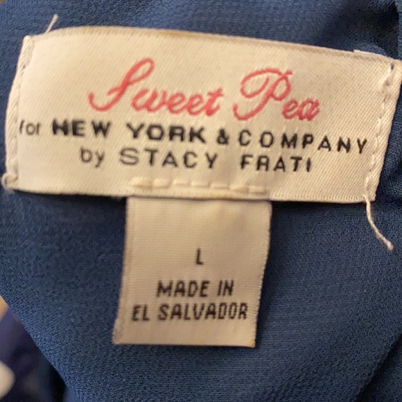 New York and Co sz L cold shoulder top - Picture 3 of 3